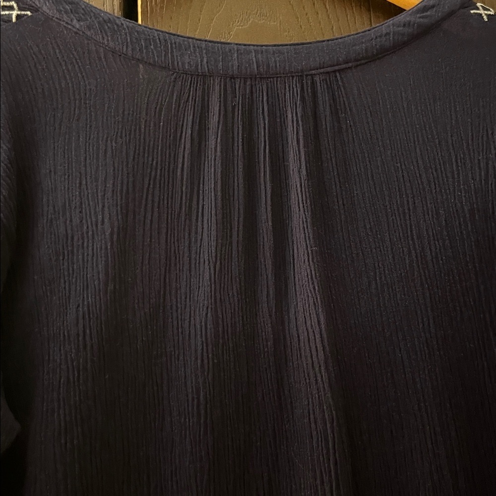 Market & Spruce long sleeved navy blue top with embroidery. Size Medium. - Picture 7 of 8